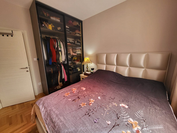 Квартира с двумя спальными комнатами и гаражным местом в Будве